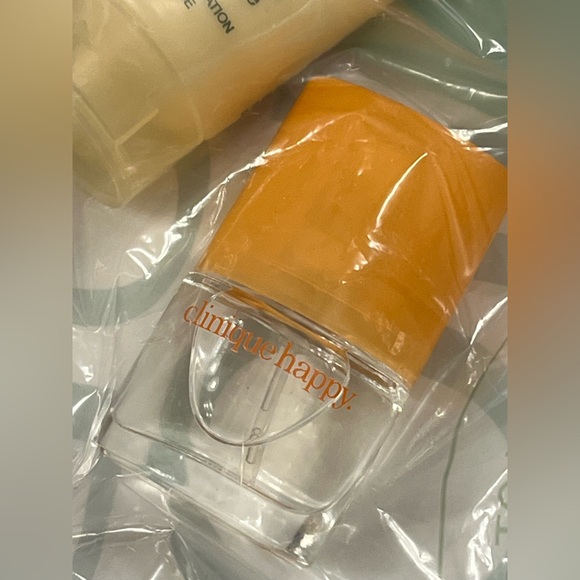 Clinique 6 Piece Makeup Set with Clinique Happy - Picture 5 of 7